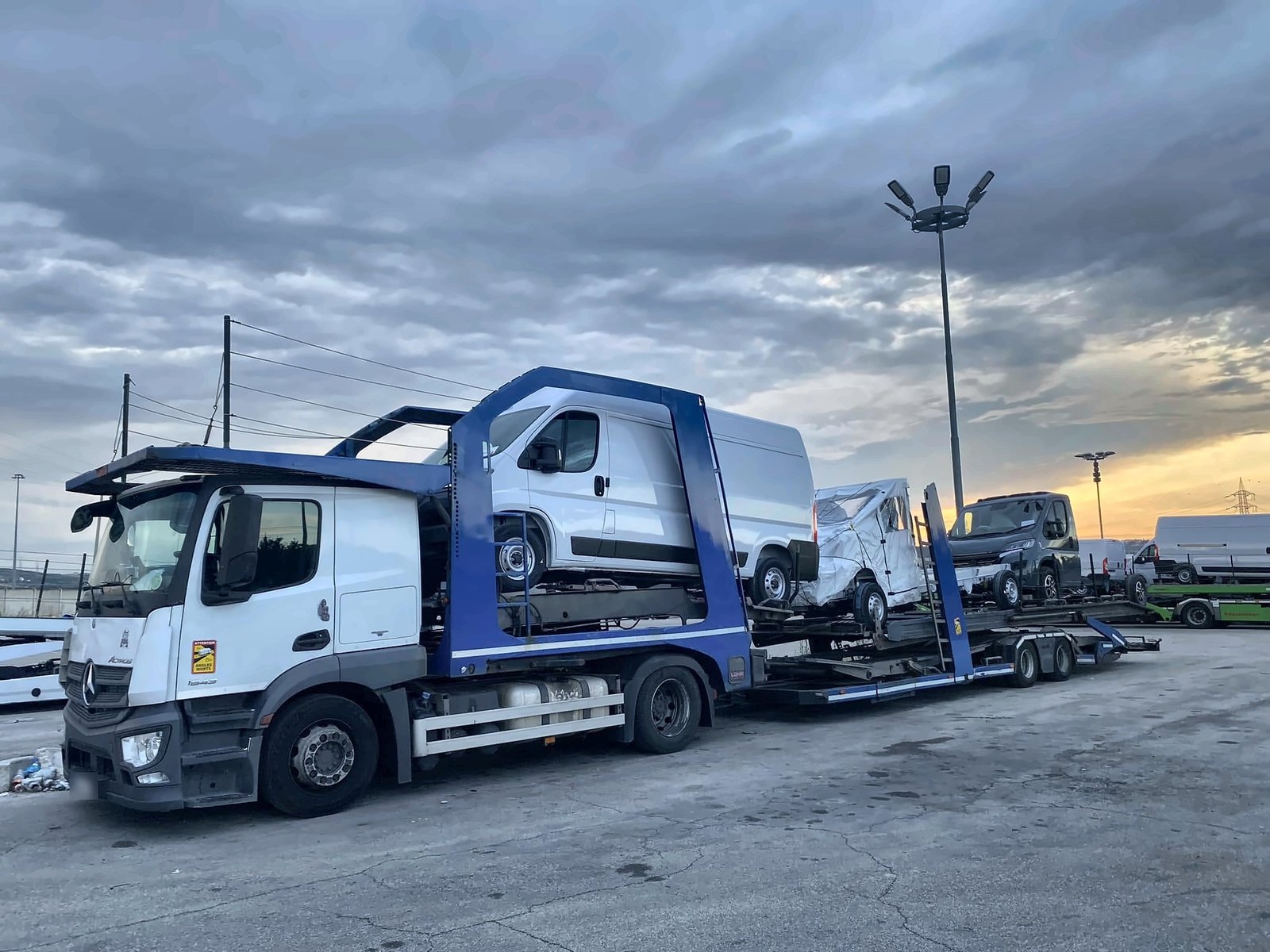 Aletrans car transporter